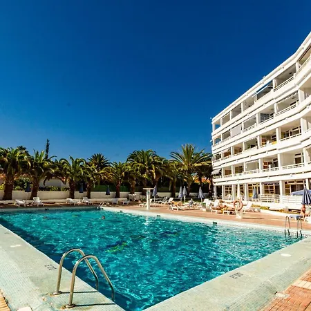 Huoneisto Pool View